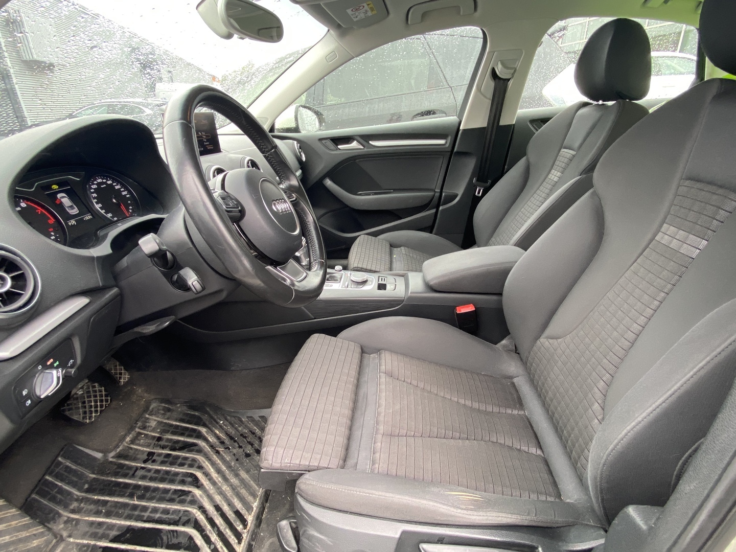 Audi - A3 - Sedan Land of quattro Edition 1,8 TFSI 132 kW quattro S tronic - Sedan