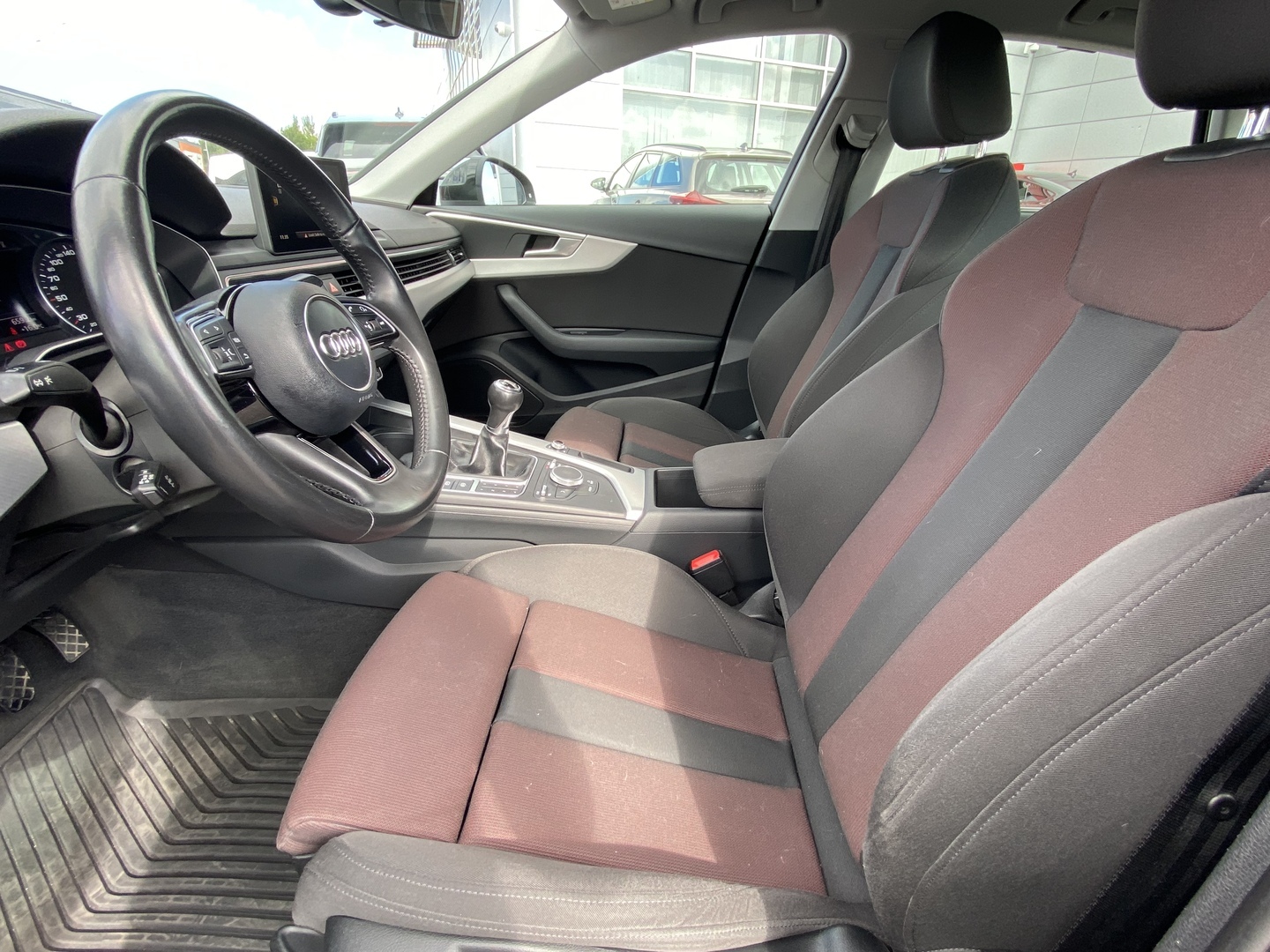 Audi - A4 - Sedan Business Sport 2,0 TFSI 140 kW - Sedan