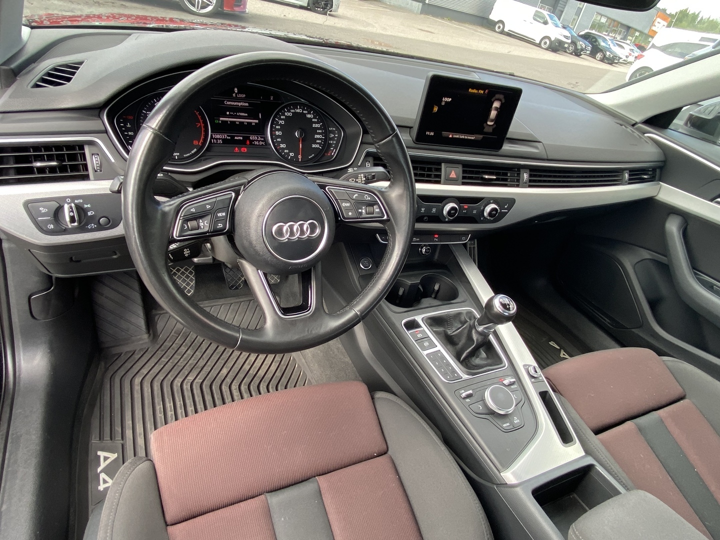 Audi - A4 - Sedan Business Sport 2,0 TFSI 140 kW - Sedan