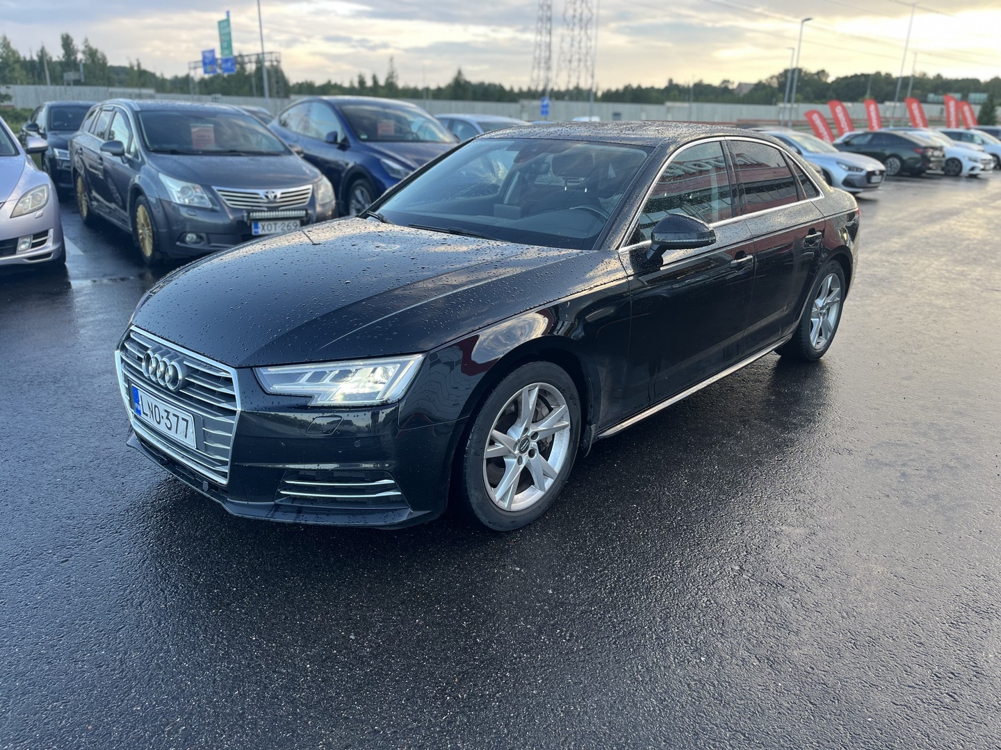 Audi - A4 - Sedan Land of quattro Sport Edition 2,0 TFSI 185 kW quattro S tronic - Sedan