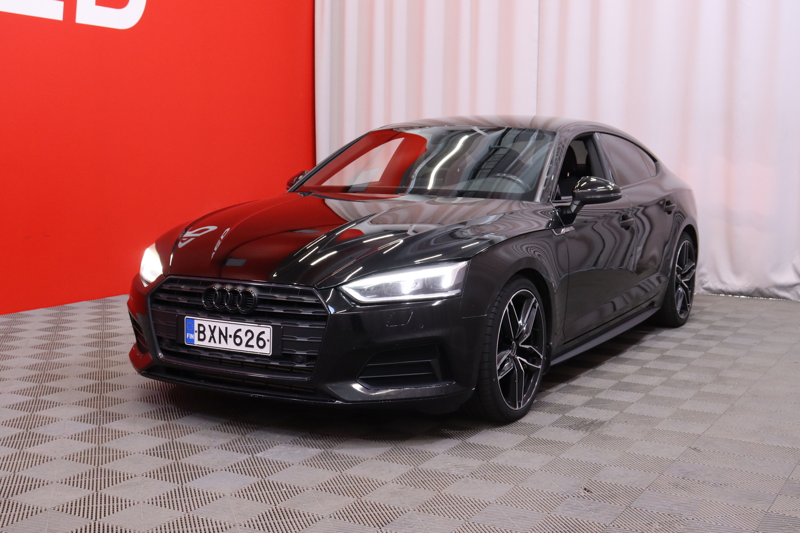 Audi - A5 - Sportback Business Sport Comfort Edition 35 TFSI 110 kW MHEV S tronic // Suomi-auto / Webasto / Matrix LED / Vetokoukku // - Viistoperä