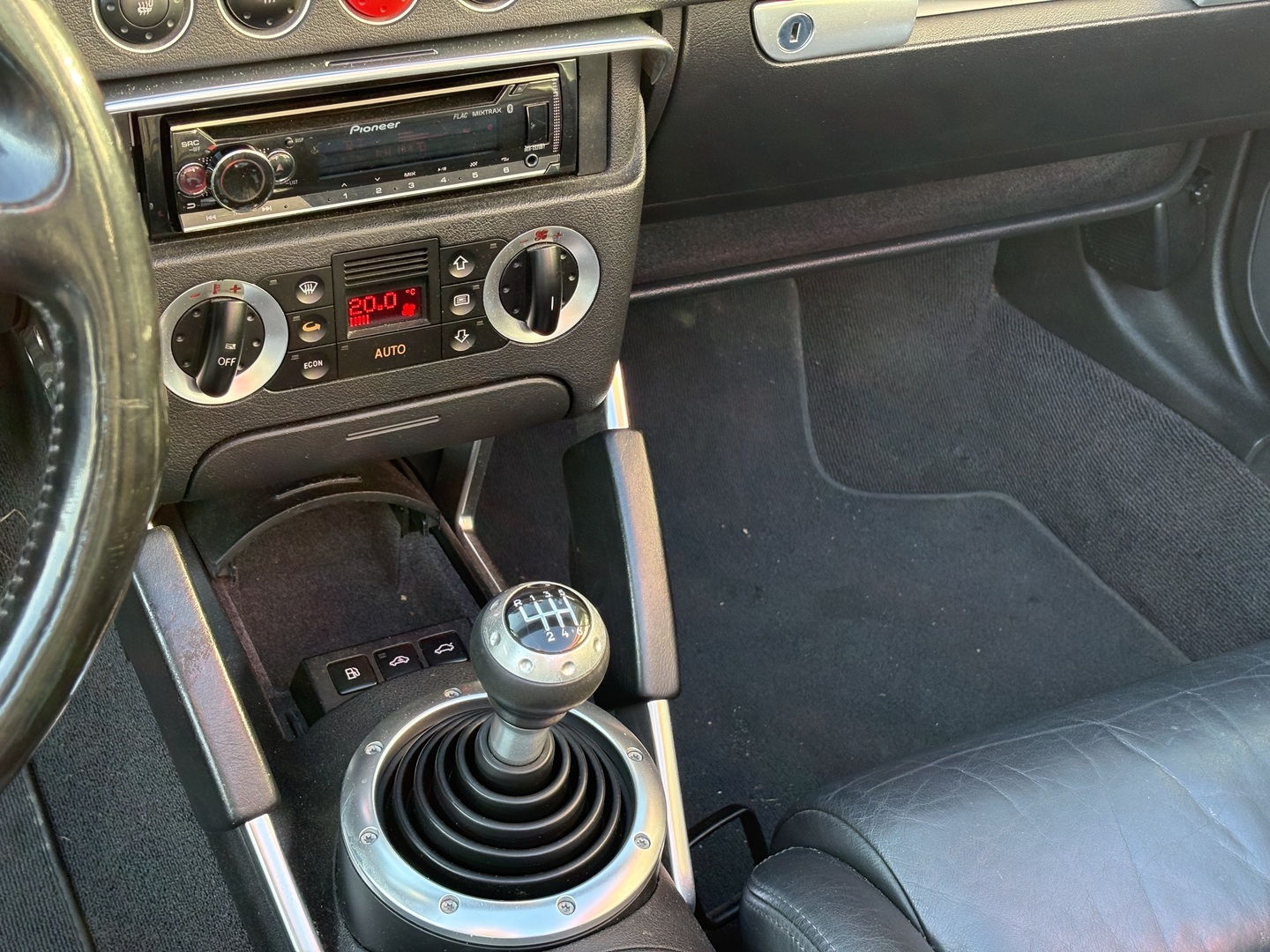 Audi - TT - Roadster 1,8 T quattro // Upea kunto ! / Kerscher / Bose / Nahkapenkit / Sähkökatto / Jakopää tehty! // - Avoauto