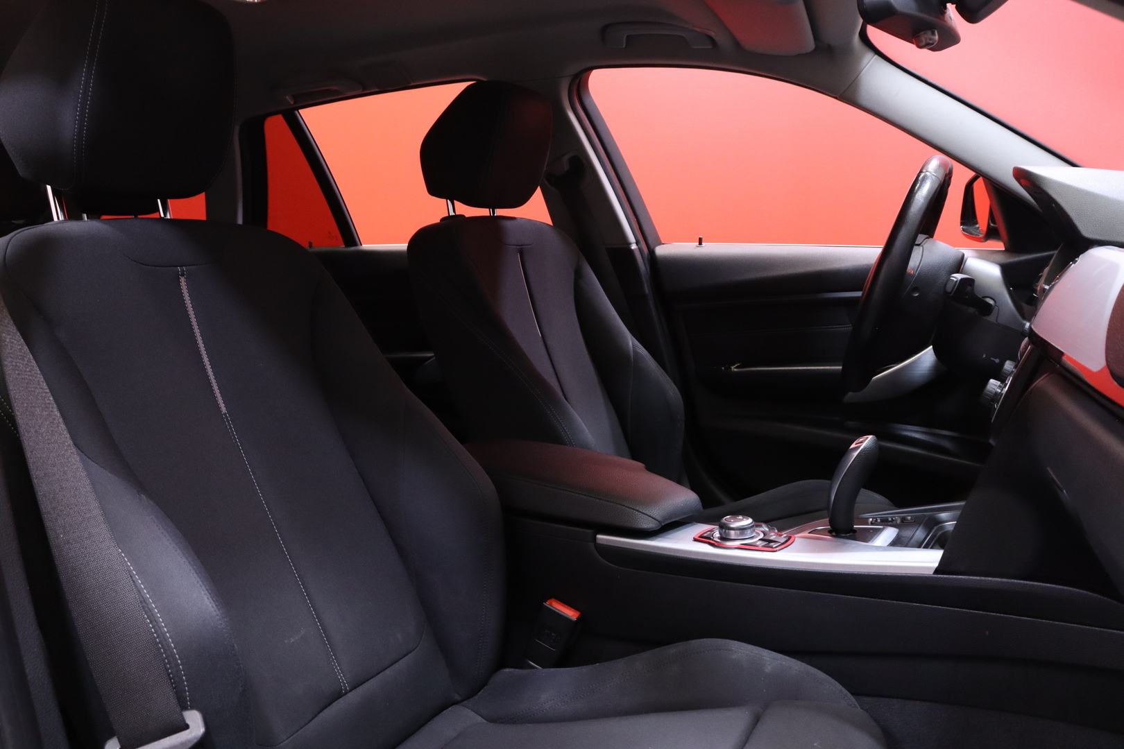 BMW - 320 - TwinPower Turbo A F31 Touring Sportline // Myydään Huutokaupat.com - Farmari