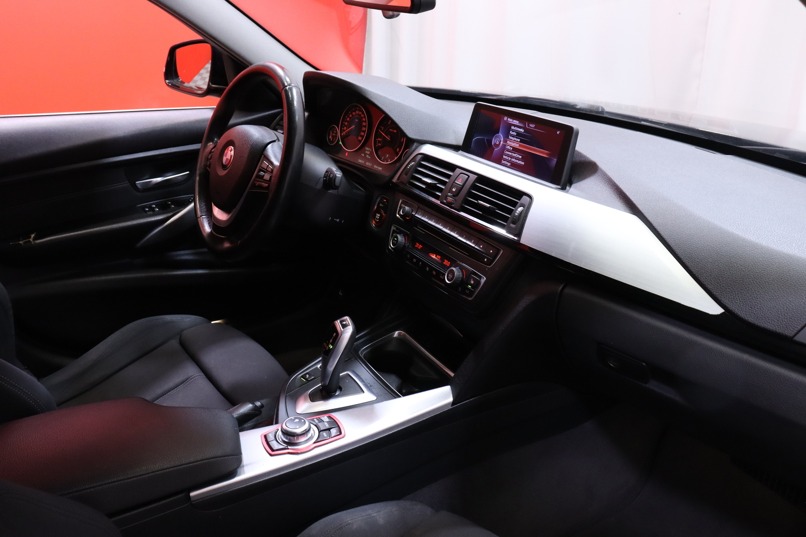 BMW - 320 - TwinPower Turbo A F31 Touring Sportline // Myydään Huutokaupat.com - Farmari