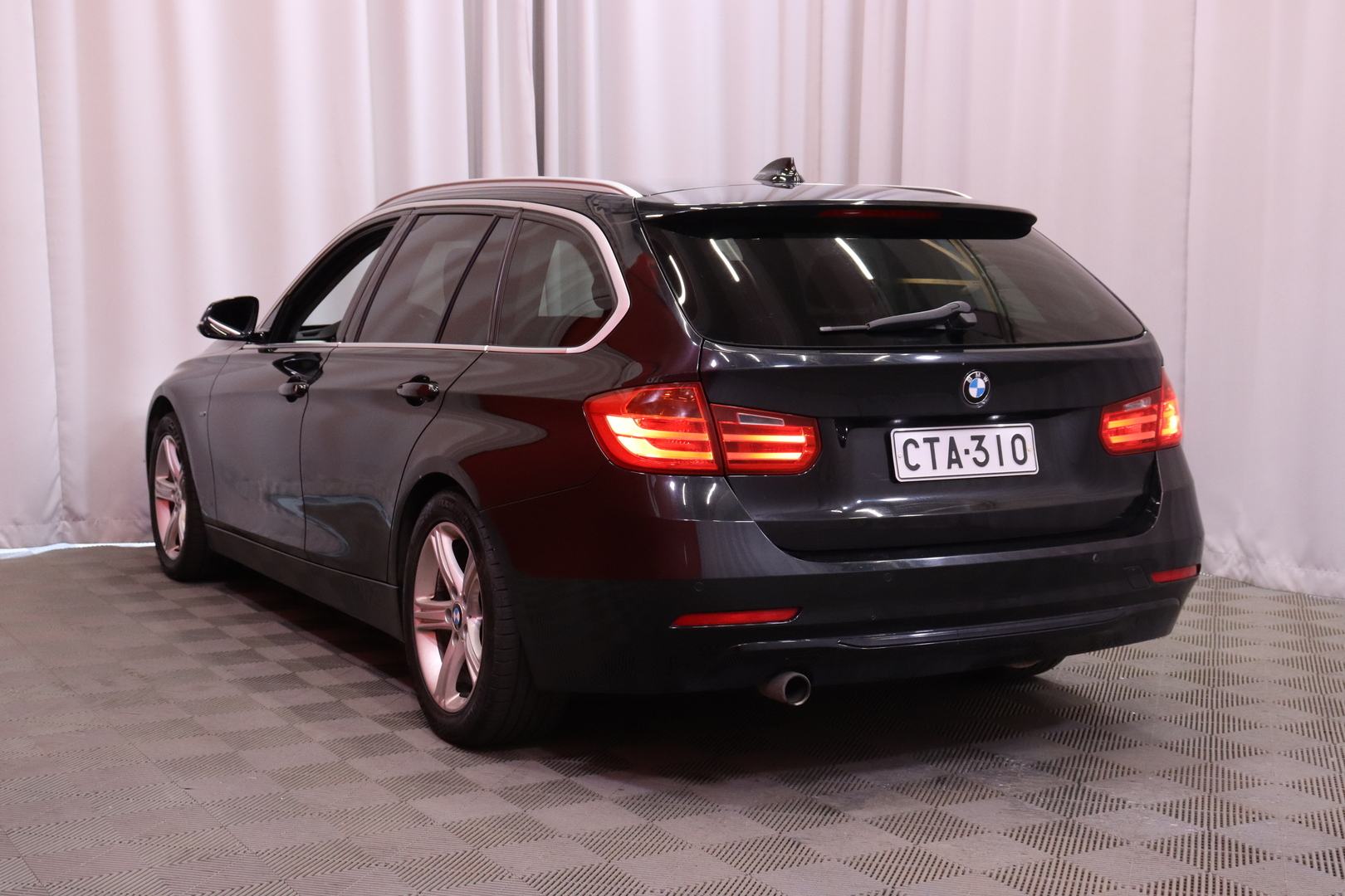BMW - 320 - TwinPower Turbo A F31 Touring Sportline // Myydään Huutokaupat.com - Farmari