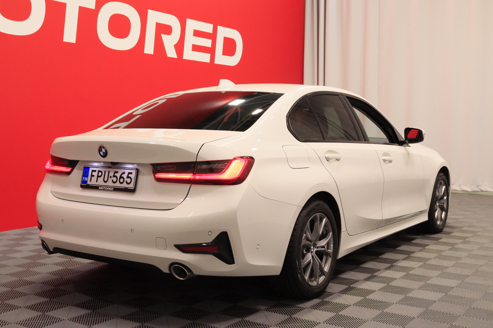 BMW - 330 - G20 Sedan 330e xDrive A Charged Edition Sport // Suomi-auto / Laser / HUD / H&K / Comfort Access / Muistipenkki / 360° / Kattoluukku // - Sedan