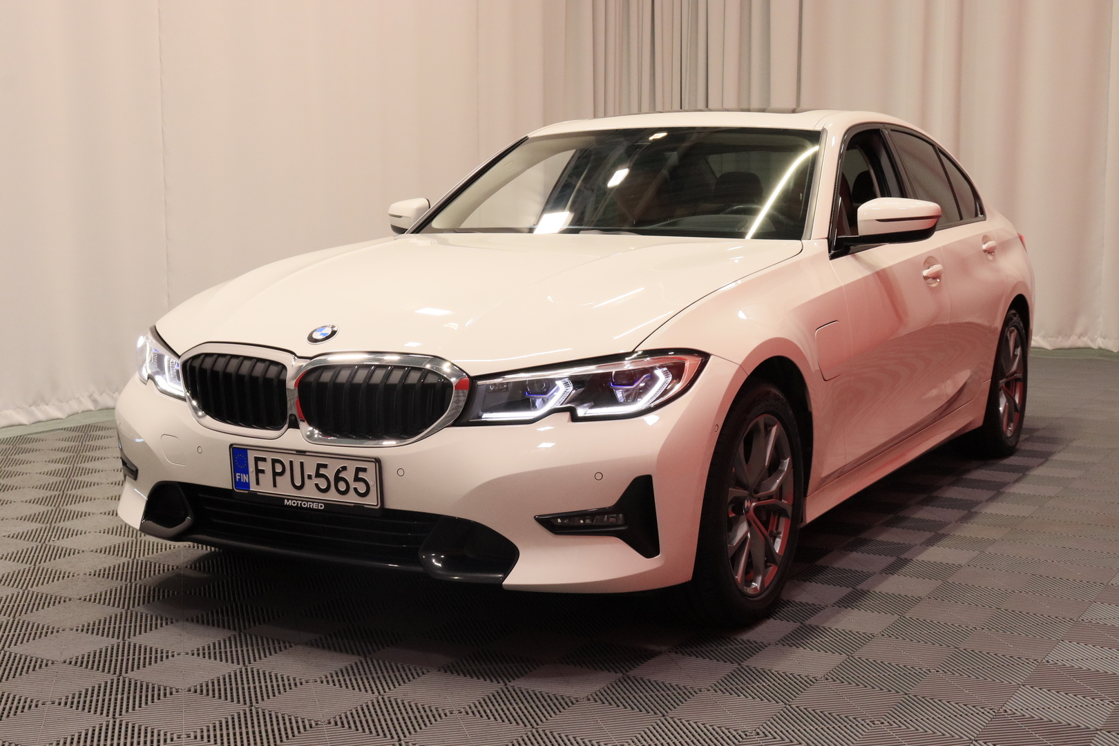 BMW - 330 - G20 Sedan 330e xDrive A Charged Edition Sport // Suomi-auto / Laser / HUD / H&K / Comfort Access / Muistipenkki / 360° / Kattoluukku // - Sedan