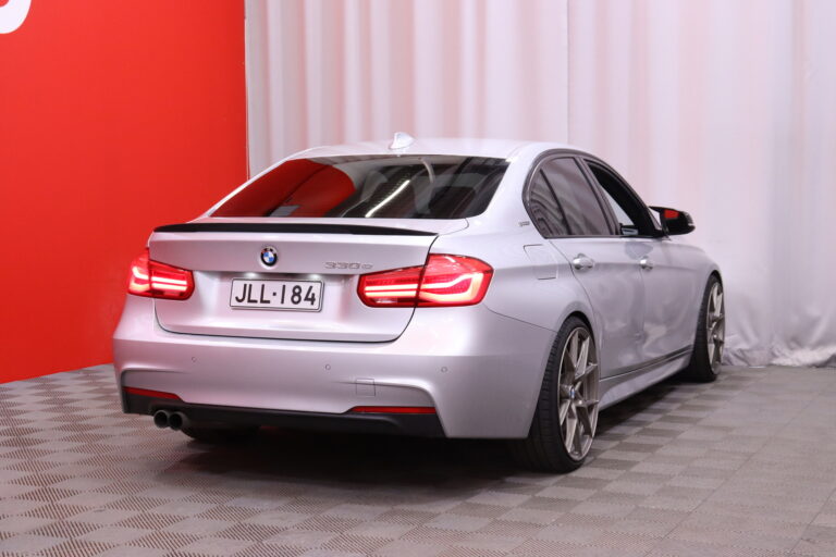 BMW 330