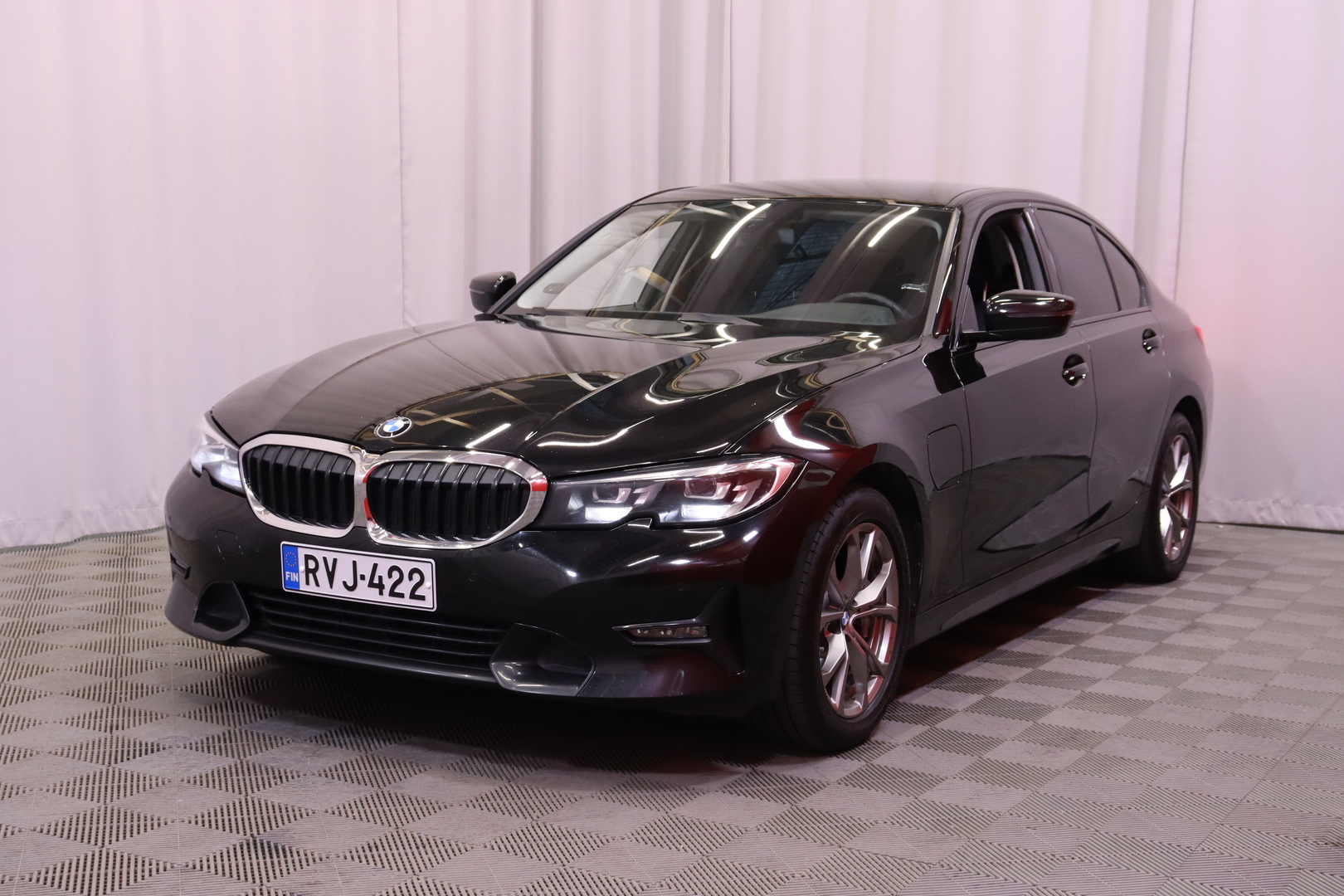 BMW - 330 - 330e // Sport-penkit / Navi / Vakkari / Kamera // - Sedan