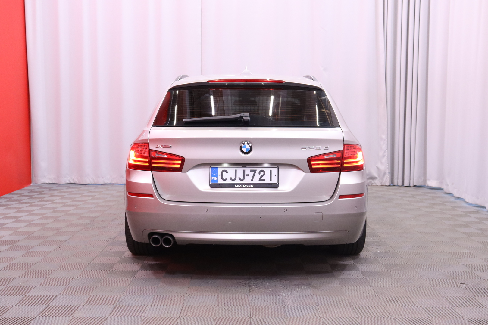 BMW - 520 - F11 Touring 520d TwinPower Turbo A xDrive Limited xDrive Edition LCI // Suomi-auto / Hifit / Koukku / Vakkari / - Farmari