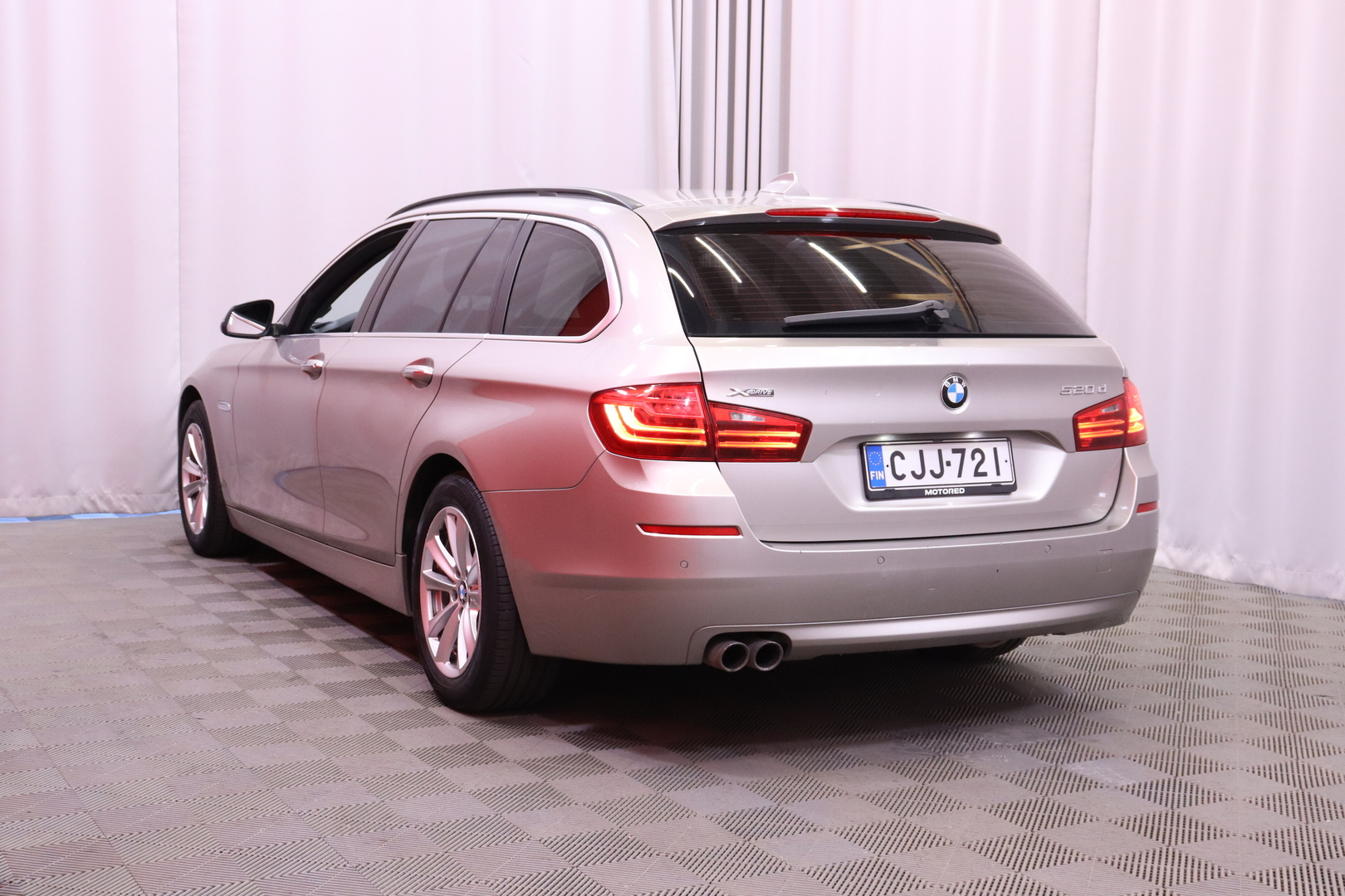 BMW - 520 - F11 Touring 520d TwinPower Turbo A xDrive Limited xDrive Edition LCI // Suomi-auto / Hifit / Koukku / Vakkari / - Farmari