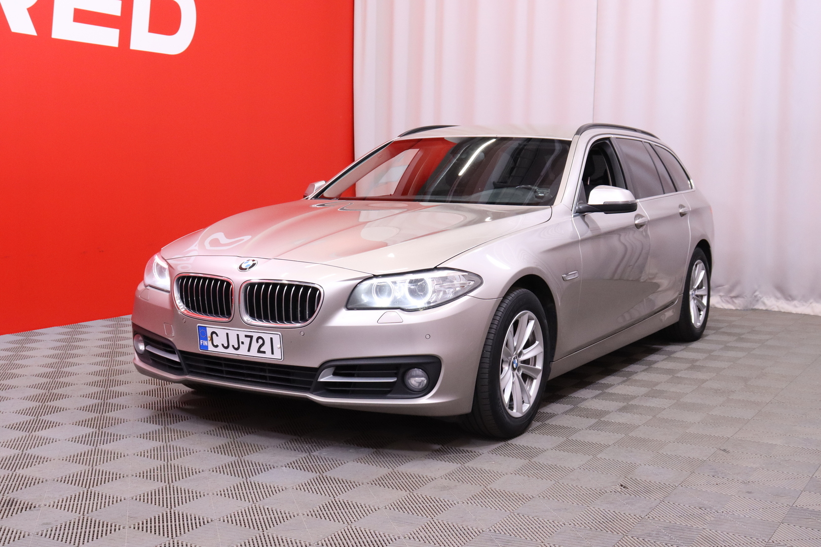 BMW - 520 - F11 Touring 520d TwinPower Turbo A xDrive Limited xDrive Edition LCI // Suomi-auto / Hifit / Koukku / Vakkari / - Farmari