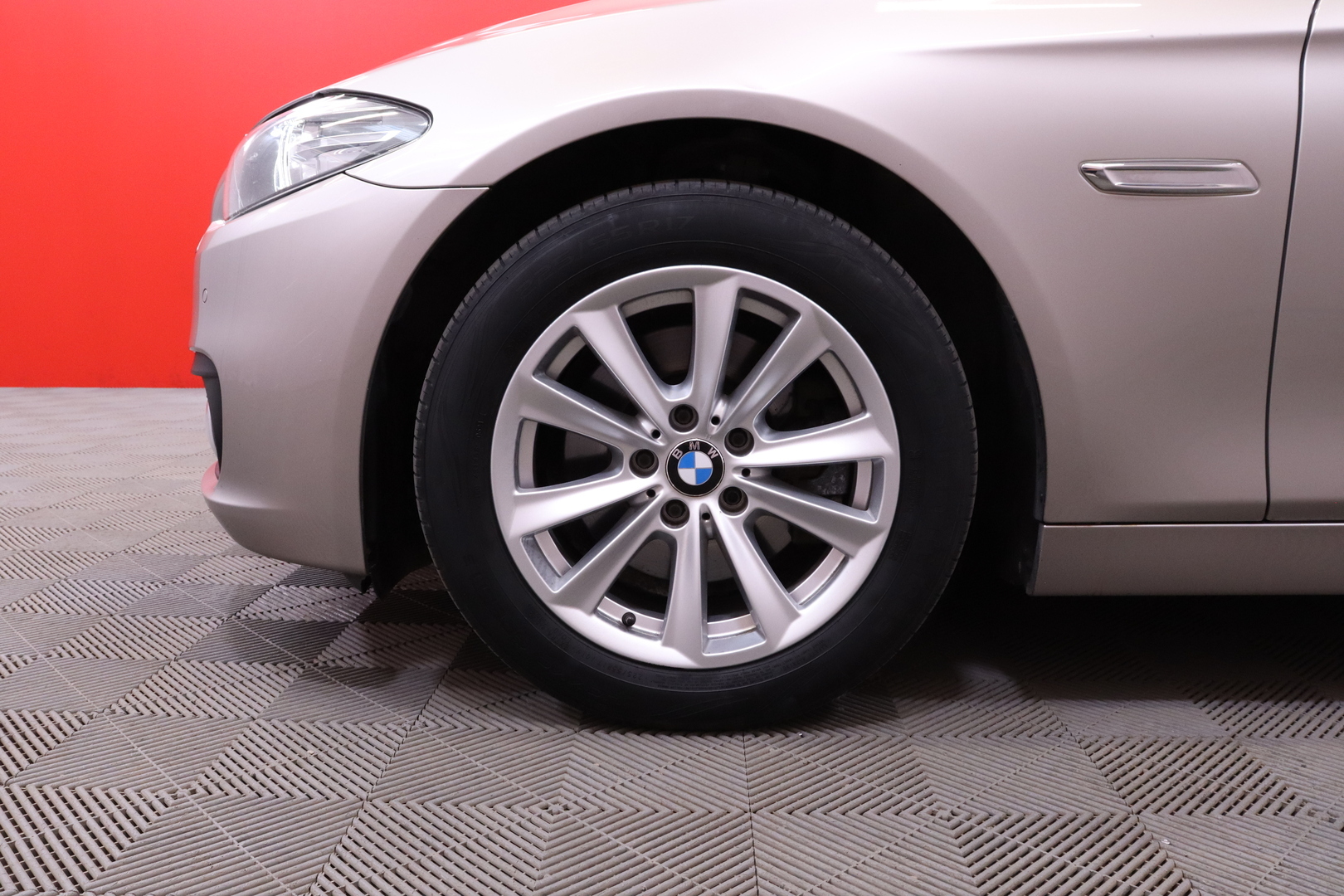 BMW - 520 - F11 Touring 520d TwinPower Turbo A xDrive Limited xDrive Edition LCI // Suomi-auto / Hifit / Koukku / Vakkari / - Farmari
