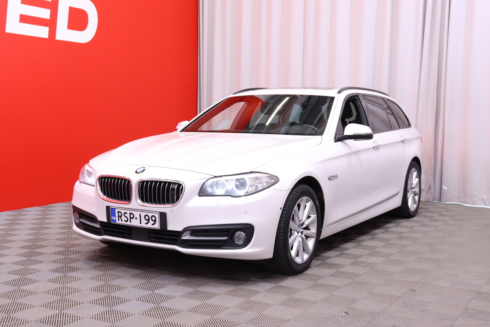 BMW - 520 - F11 Touring 520d A xDrive Business / KATSO MITKÄ VARUSTEET!! / Night Vision / Webasto / ACC / HUD / Navi / Comfort Access // - Farmari
