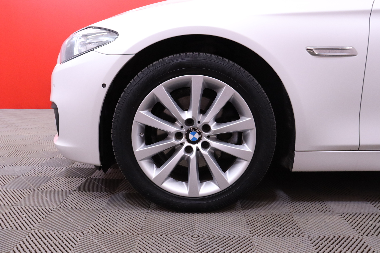 BMW - 520 - F11 Touring 520d A xDrive Business / KATSO MITKÄ VARUSTEET!! / Night Vision / Webasto / ACC / HUD / Navi / Comfort Access // - Farmari