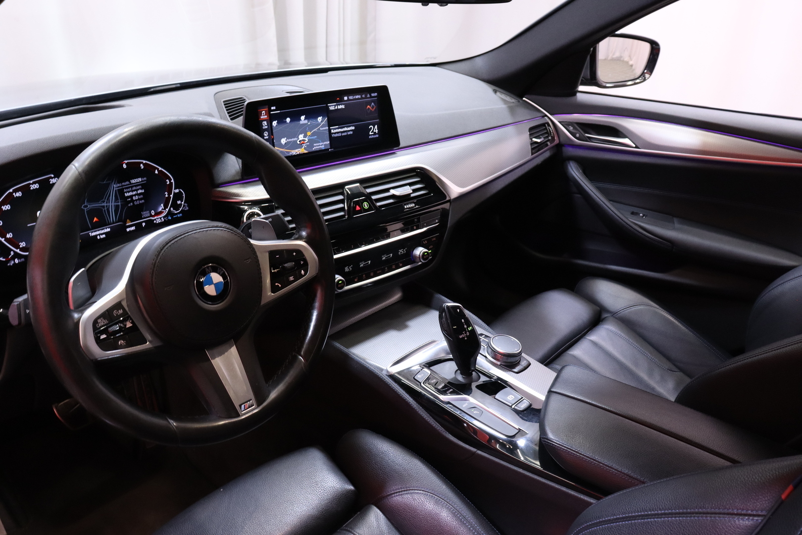 BMW - 530 - G30 Sedan 530e A Charged Edition M Sport - Sedan