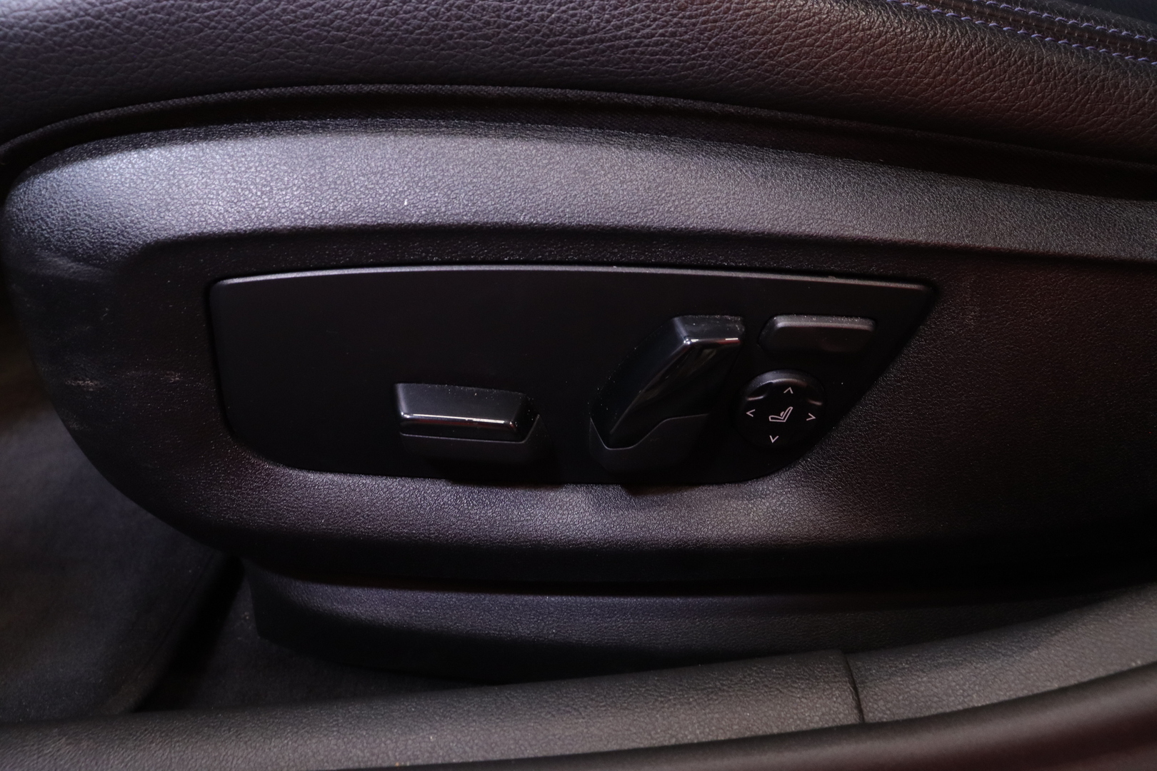 BMW - 530 - G30 Sedan 530e A Charged Edition M Sport - Sedan