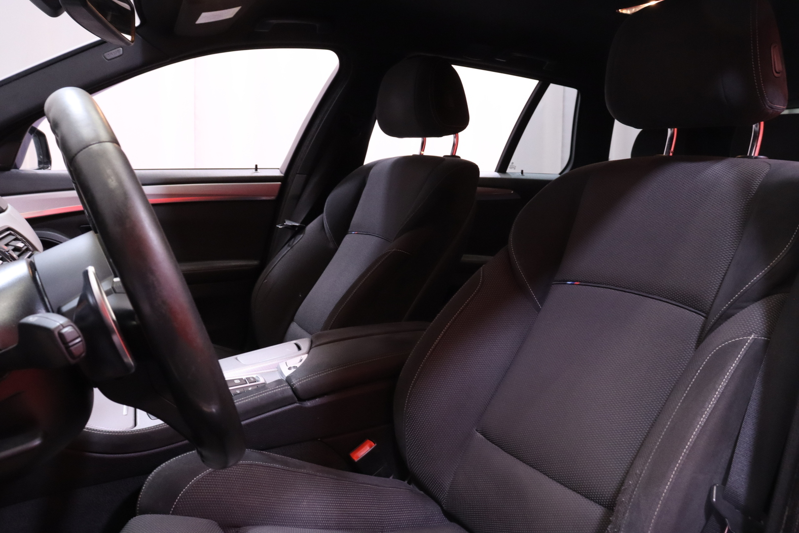 BMW - 530 - F11 Touring 530d TwinPower Turbo A Business Automatic // M-SPORT / HUD / Vakkari / Digimittaristo / Koukku / Kamera // - Farmari