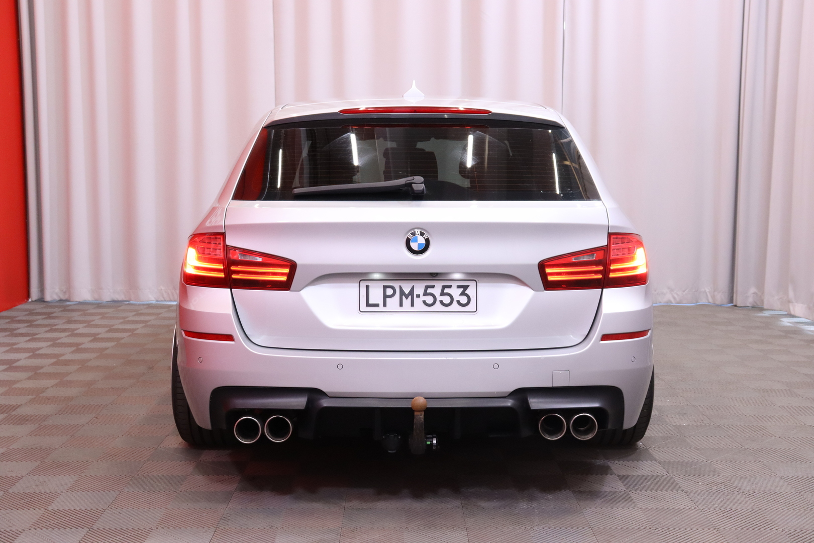 BMW - 530 - F11 Touring 530d TwinPower Turbo A Business Automatic // M-SPORT / HUD / Vakkari / Digimittaristo / Koukku / Kamera // - Farmari
