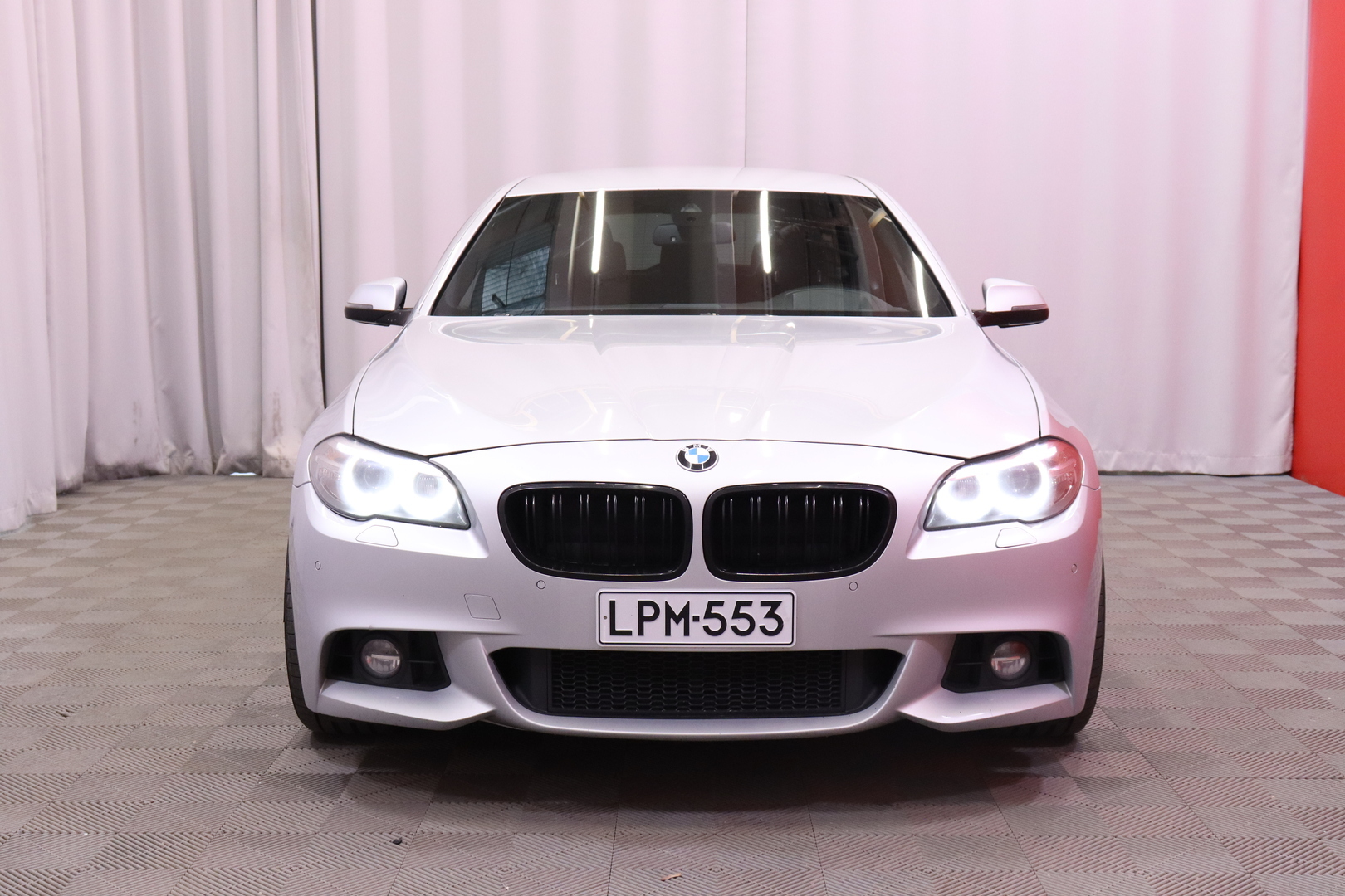 BMW - 530 - F11 Touring 530d TwinPower Turbo A Business Automatic // M-SPORT / HUD / Vakkari / Digimittaristo / Koukku / Kamera // - Farmari
