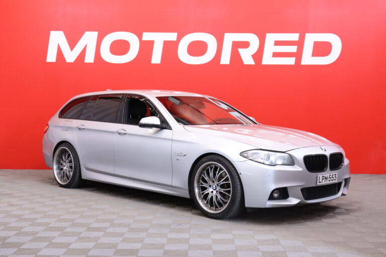 BMW - 530 - F11 Touring 530d TwinPower Turbo A Business Automatic // M-SPORT / HUD / Vakkari / Digimittaristo / Koukku / Kamera // - Farmari