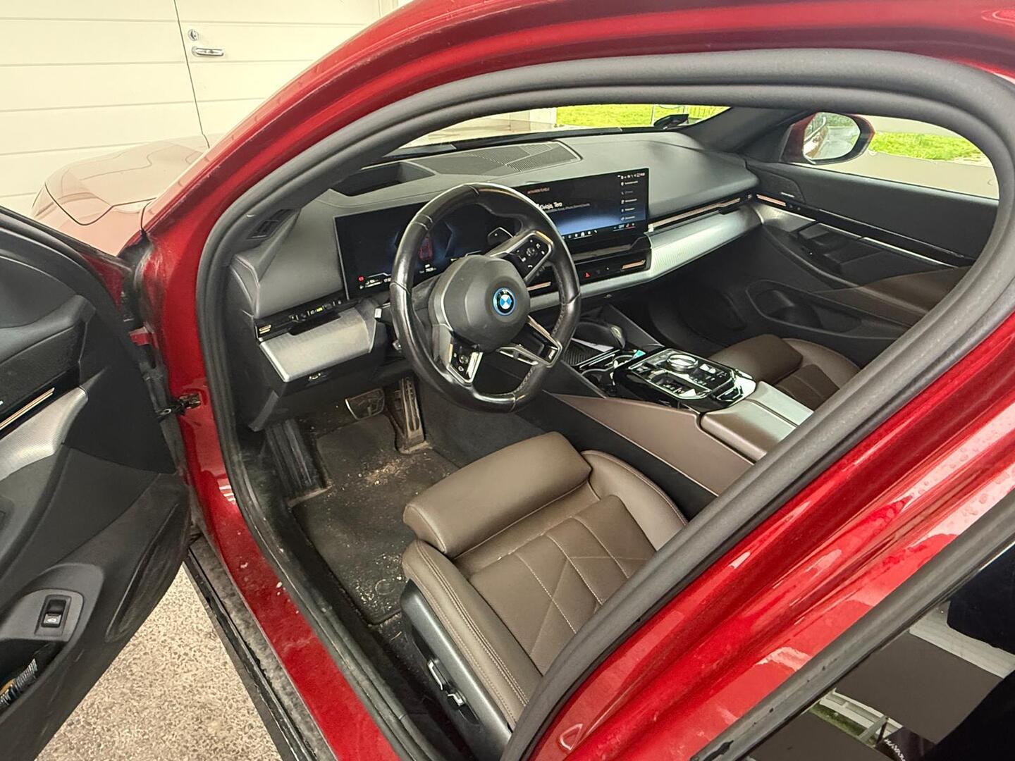 BMW - 530 - G61 Touring 530e A xDrive M sport Charged Edition - Farmari