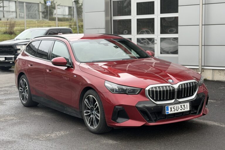 BMW - 530 - G61 Touring 530e A xDrive M sport Charged Edition - Farmari