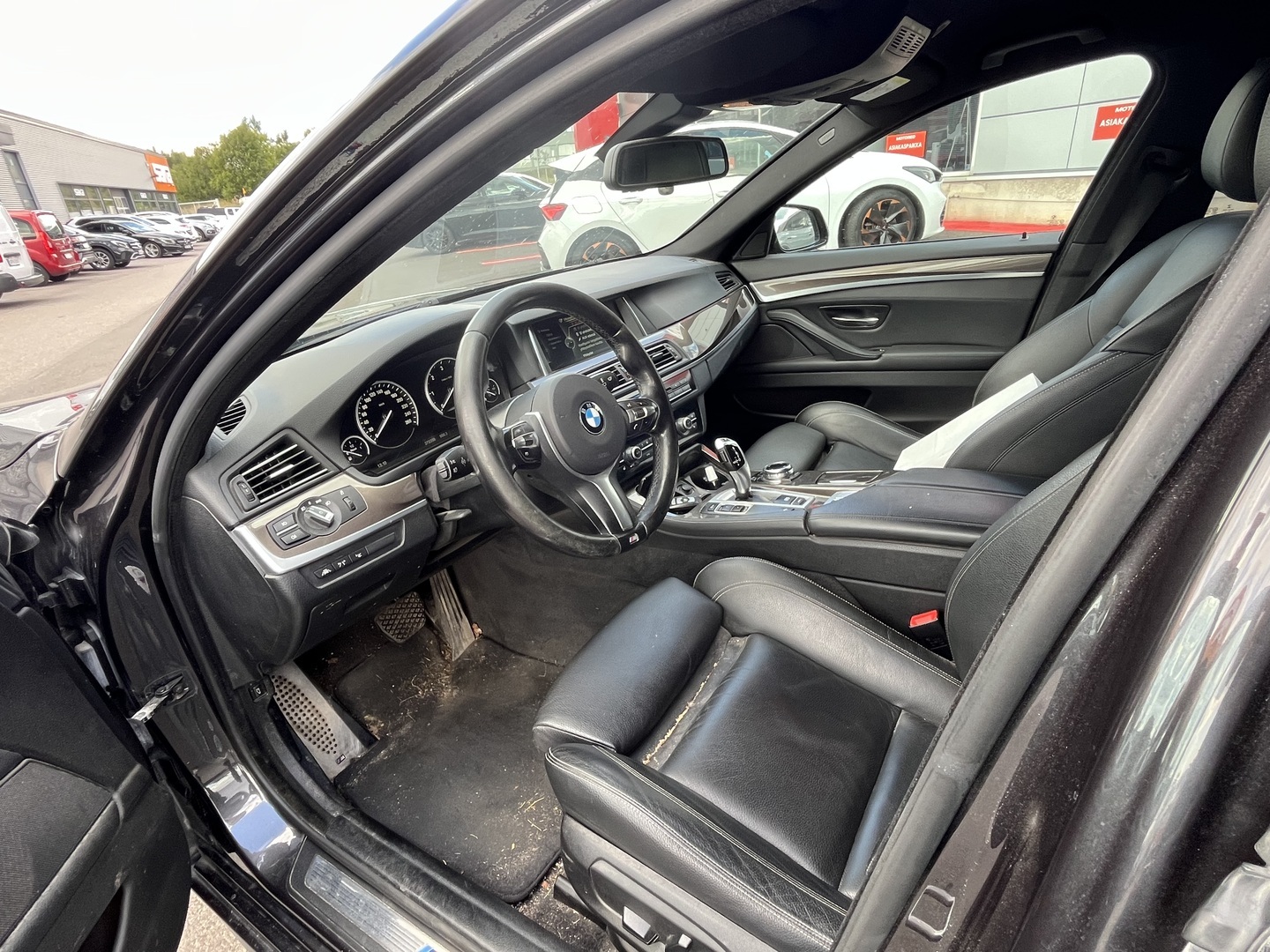 BMW - 530 - F10 Sedan 530d TwinPower Turbo M-Sport - Sedan