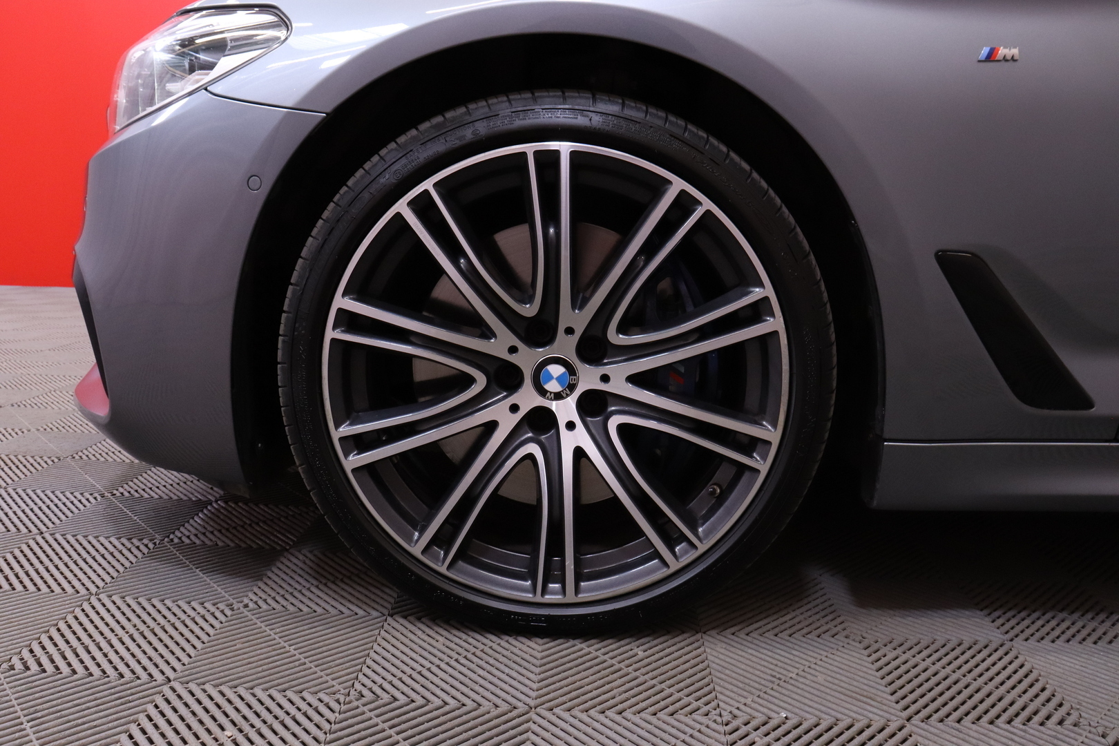BMW - 540 - G31 Touring 40i xDrive M Sport // Webasto / Imu-ovet /  360° / Muistipenkit / HUD / H&K / Panorama // - Farmari