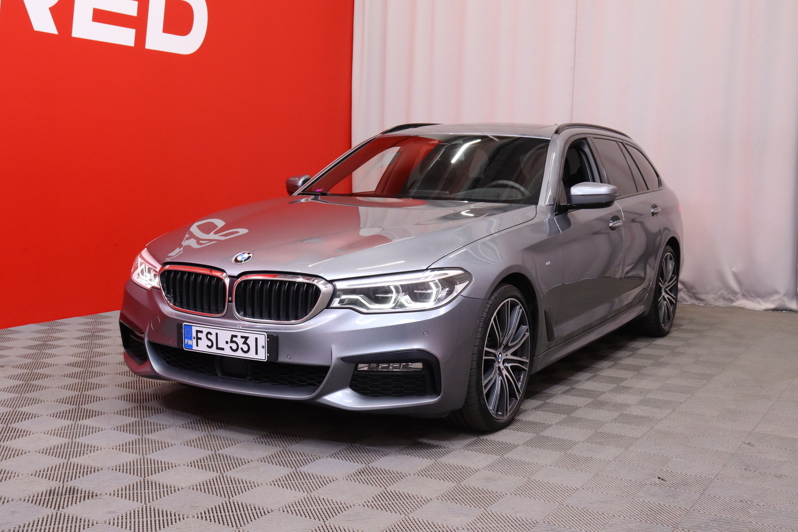 BMW - 540 - G31 Touring 40i xDrive M Sport // Webasto / Imu-ovet /  360° / Muistipenkit / HUD / H&K / Panorama // - Farmari