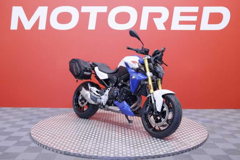 BMW - F - 900R // Vaihtoehto uudelle / Huoltokirja / Sivulaukut / Suomi-pyörä // - Moottoripyörä