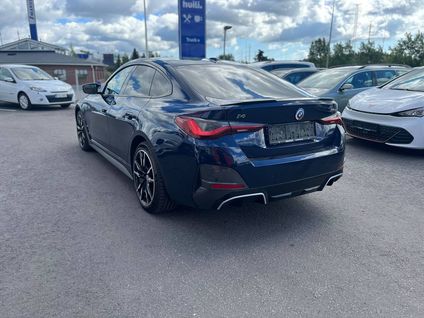 BMW - I4 M50 - Huippuvarusteet! / Kattoluukku / Laser / M Sport Pro / DAP/ M Carbon / Harman Kardon / Koukku / Comfort Access / - Sedan