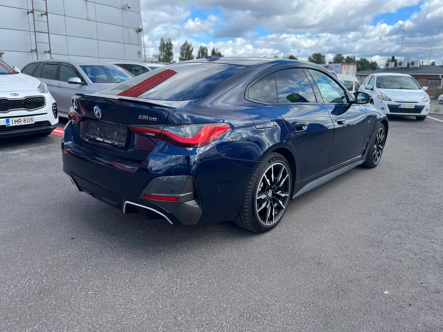 BMW - I4 M50 - Huippuvarusteet! / Kattoluukku / Laser / M Sport Pro / DAP/ M Carbon / Harman Kardon / Koukku / Comfort Access / - Sedan