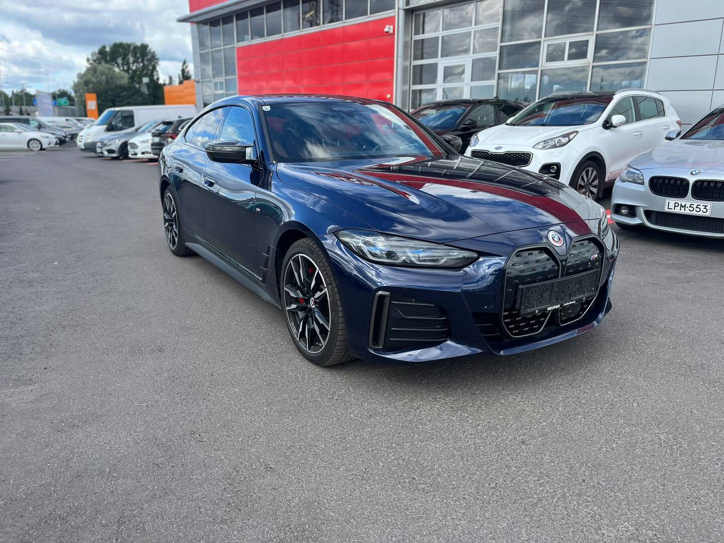 BMW - I4 M50 - Huippuvarusteet! / Kattoluukku / Laser / M Sport Pro / DAP/ M Carbon / Harman Kardon / Koukku / Comfort Access / - Sedan