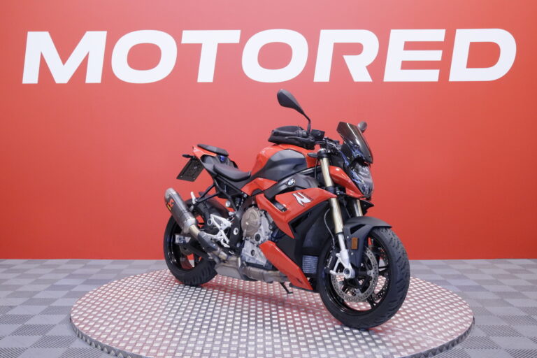 BMW - S - 1000R // Suomi-pyörä / Akrapovic / Shifteri / Huoltokirja / Vakkari / Sähköalusta // - Moottoripyörä