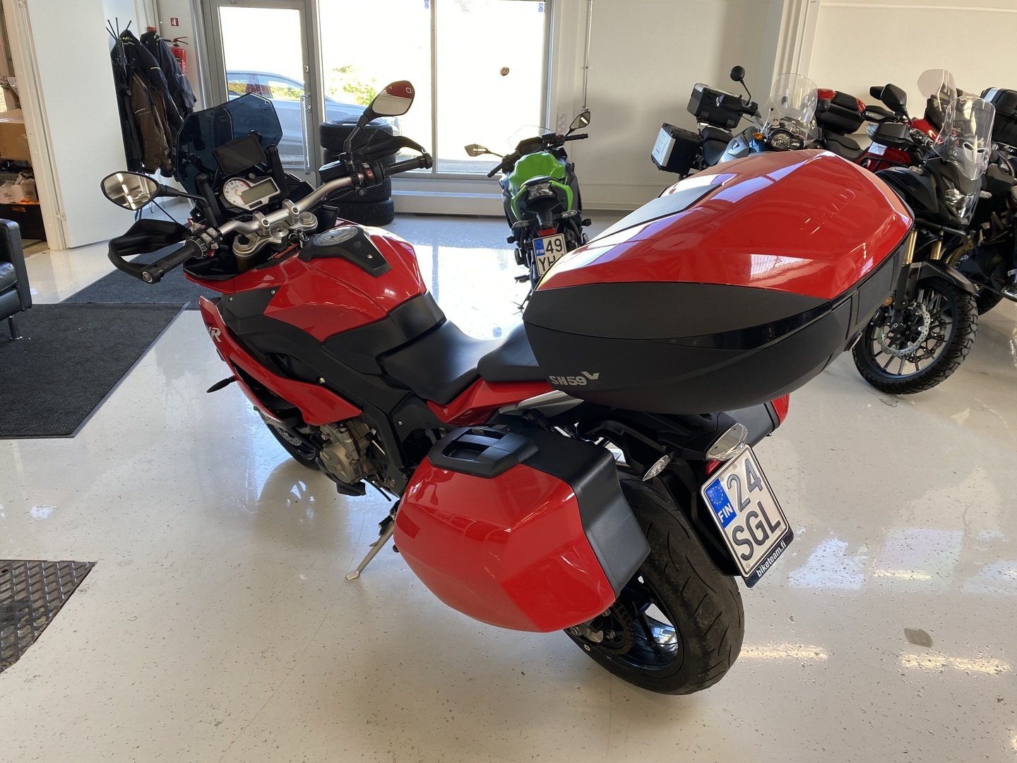 BMW - S - 1000XR // Juuri saapunut! / Suomi-pyörä / 3x Laukut / Ajomodet / Shifter / Navi // - Moottoripyörä