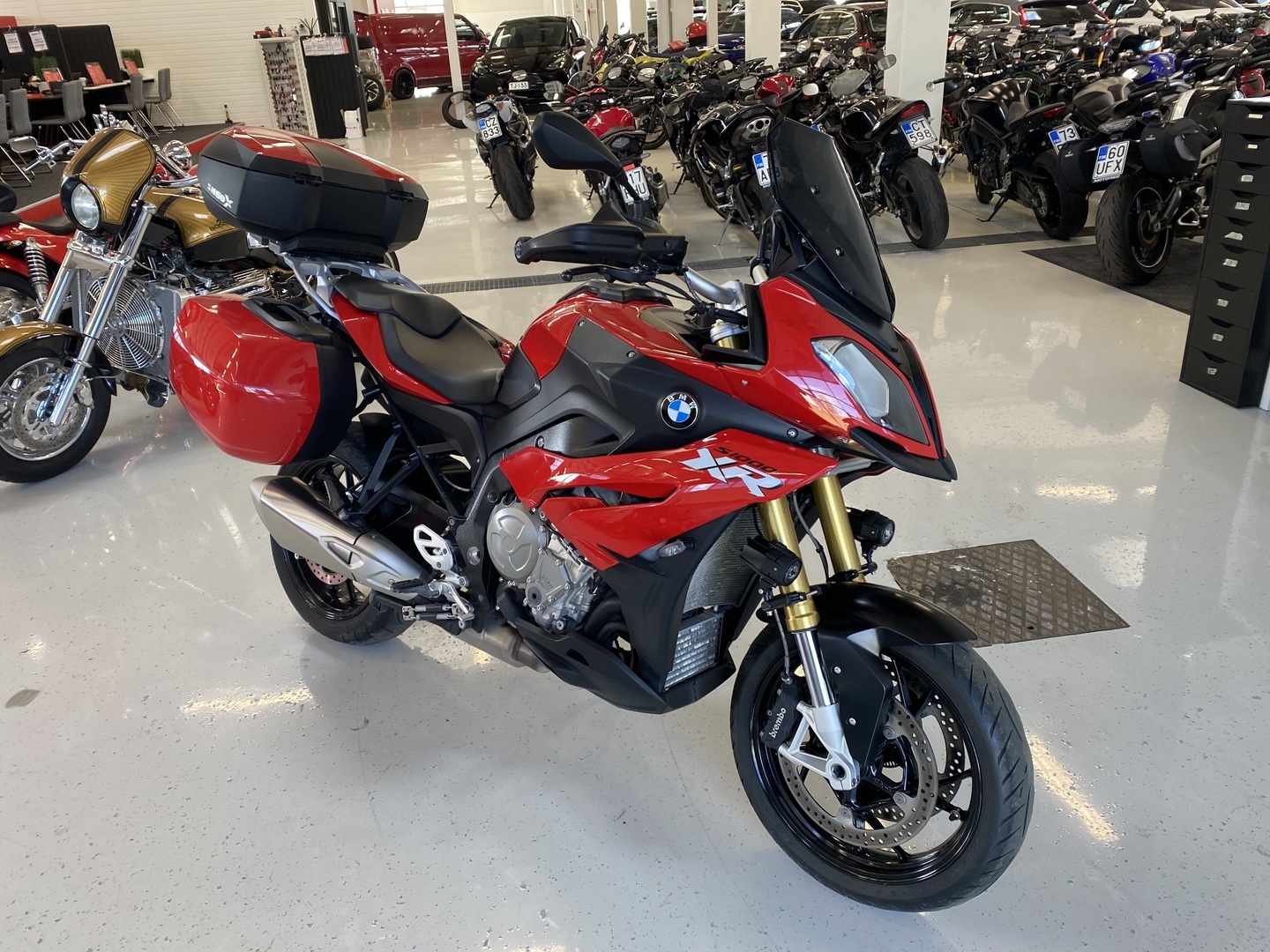 BMW - S - 1000XR // Juuri saapunut! / Suomi-pyörä / 3x Laukut / Ajomodet / Shifter / Navi // - Moottoripyörä