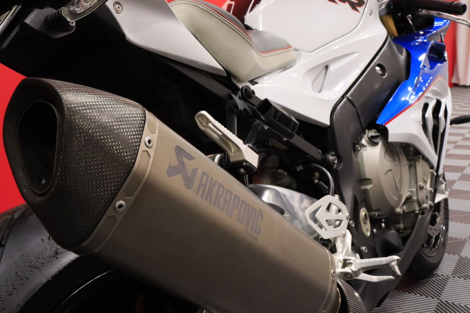 BMW - S - 1000RR // Juuri saapunut! / Suomi-pyörä / Huoltokirja / Akrapovic / Vakkari / Shifter / ABS // - Moottoripyörä