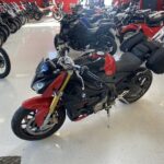 BMW - S - 1000R // Juuri saapunut! / Suomi-pyörä / Huoltokirja / Vakkari / Shifter / Sivulaukut // - Moottoripyörä