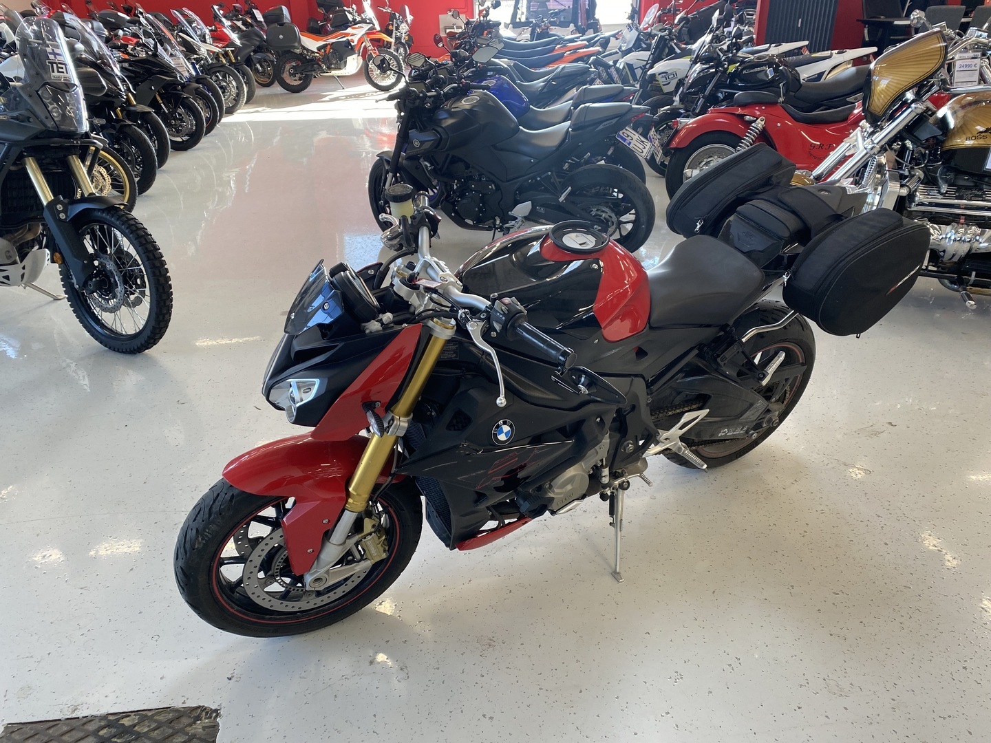 BMW - S - 1000R // Juuri saapunut! / Suomi-pyörä / Huoltokirja / Vakkari / Shifter / Sivulaukut // - Moottoripyörä