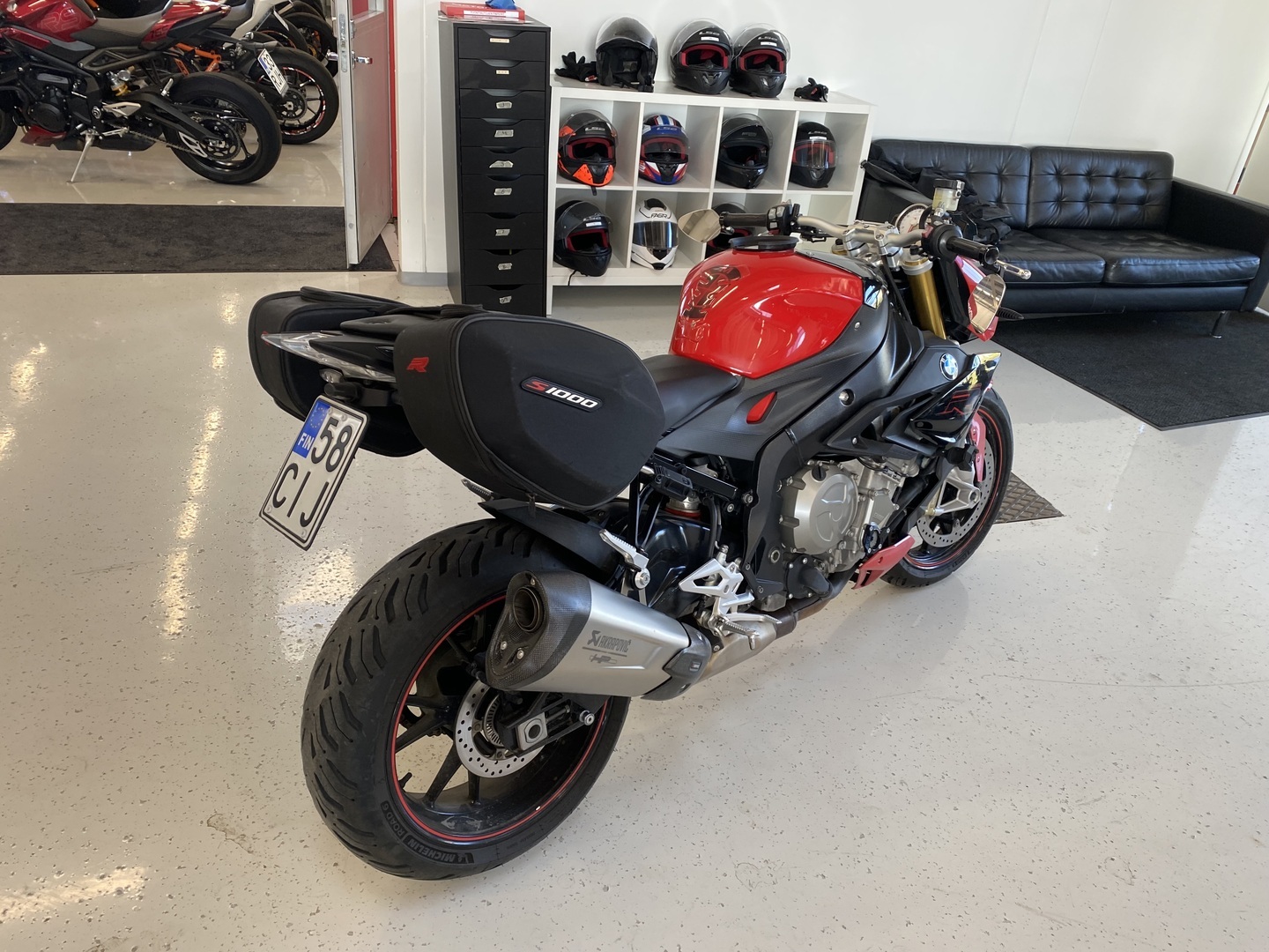 BMW - S - 1000R // Juuri saapunut! / Suomi-pyörä / Huoltokirja / Vakkari / Shifter / Sivulaukut // - Moottoripyörä