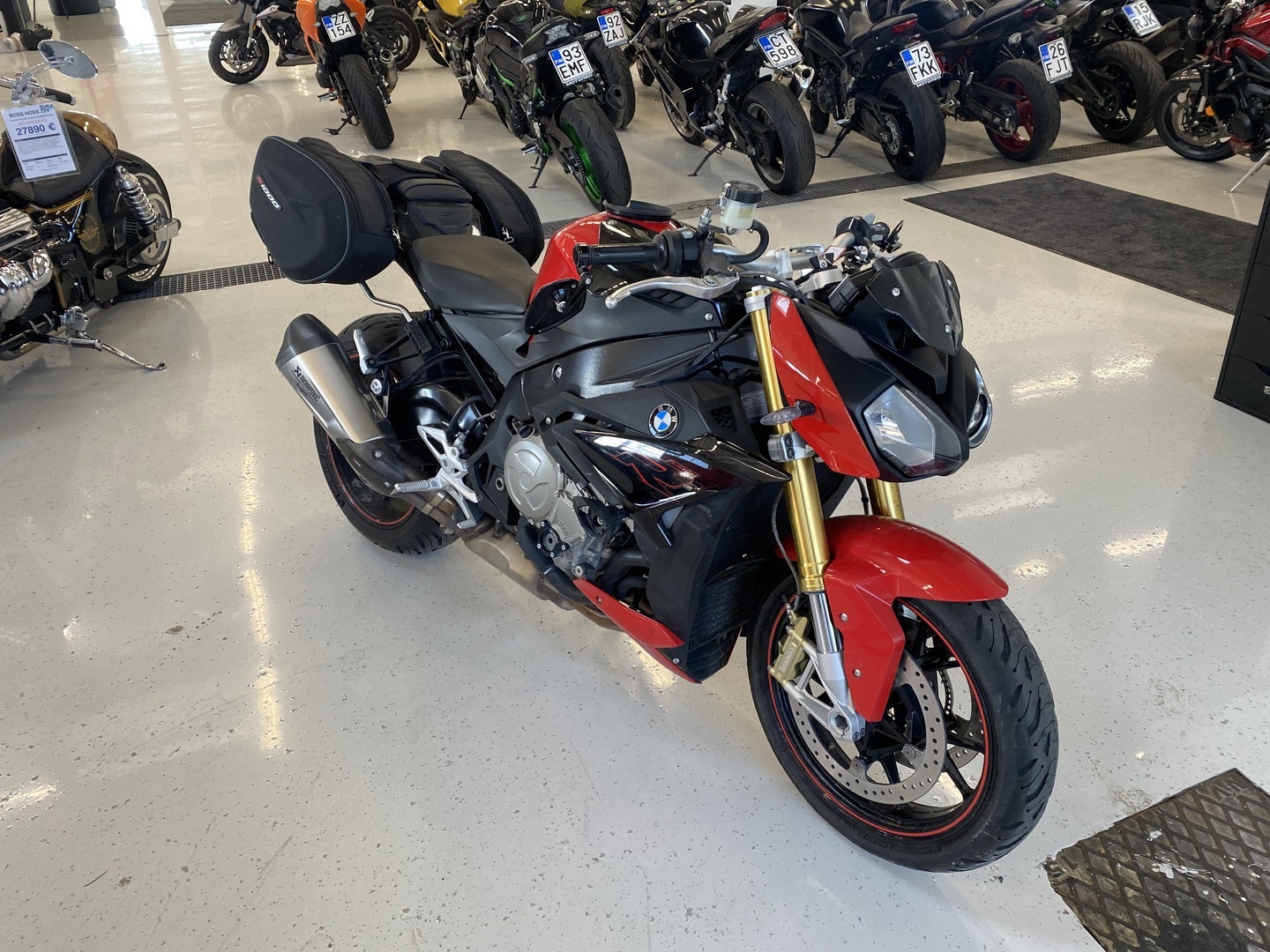 BMW - S - 1000R // Juuri saapunut! / Suomi-pyörä / Huoltokirja / Vakkari / Shifter / Sivulaukut // - Moottoripyörä
