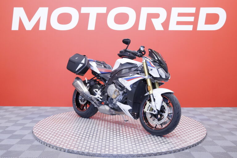 BMW - S - 1000R // Huoltokirja / Akrapovic / DTC / Ajomodet / Sivulaukut // - Moottoripyörä