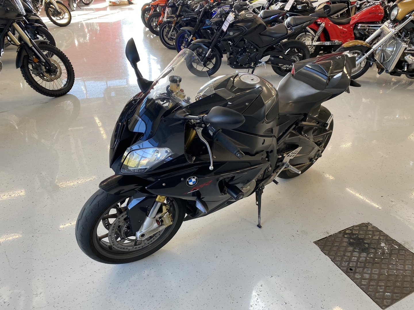 BMW - S - 1000RR // Juuri saapunut! / Suomi-pyörä / Huoltokirja / Ajomodet / Shifter / Kaatumatapit // - Moottoripyörä