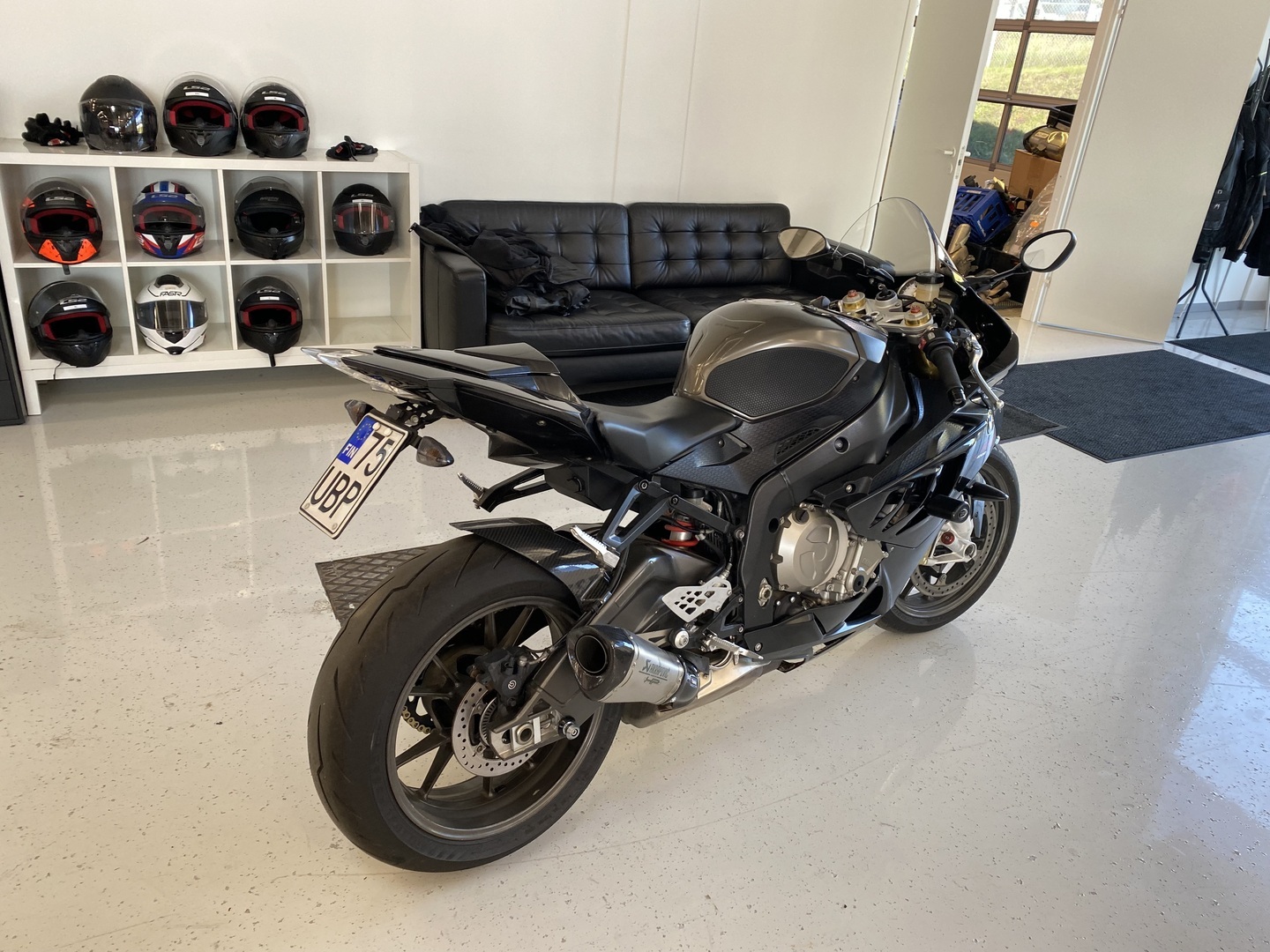 BMW - S - 1000RR // Juuri saapunut! / Suomi-pyörä / Huoltokirja / Ajomodet / Shifter / Kaatumatapit // - Moottoripyörä