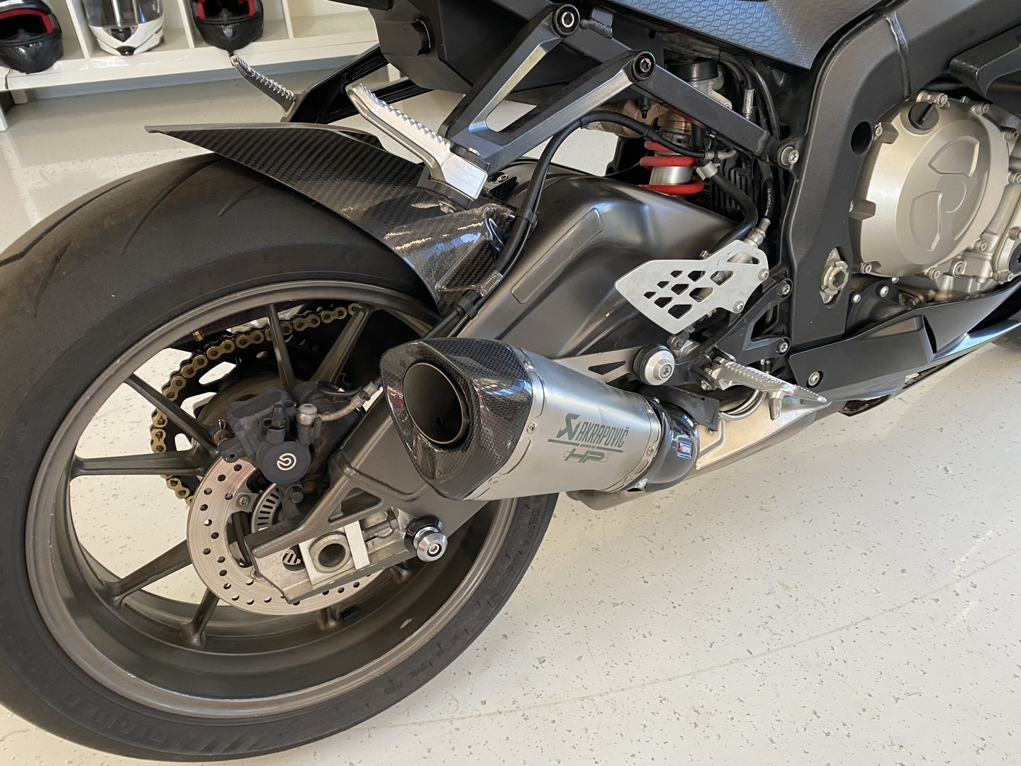 BMW - S - 1000RR // Juuri saapunut! / Suomi-pyörä / Huoltokirja / Ajomodet / Shifter / Kaatumatapit // - Moottoripyörä