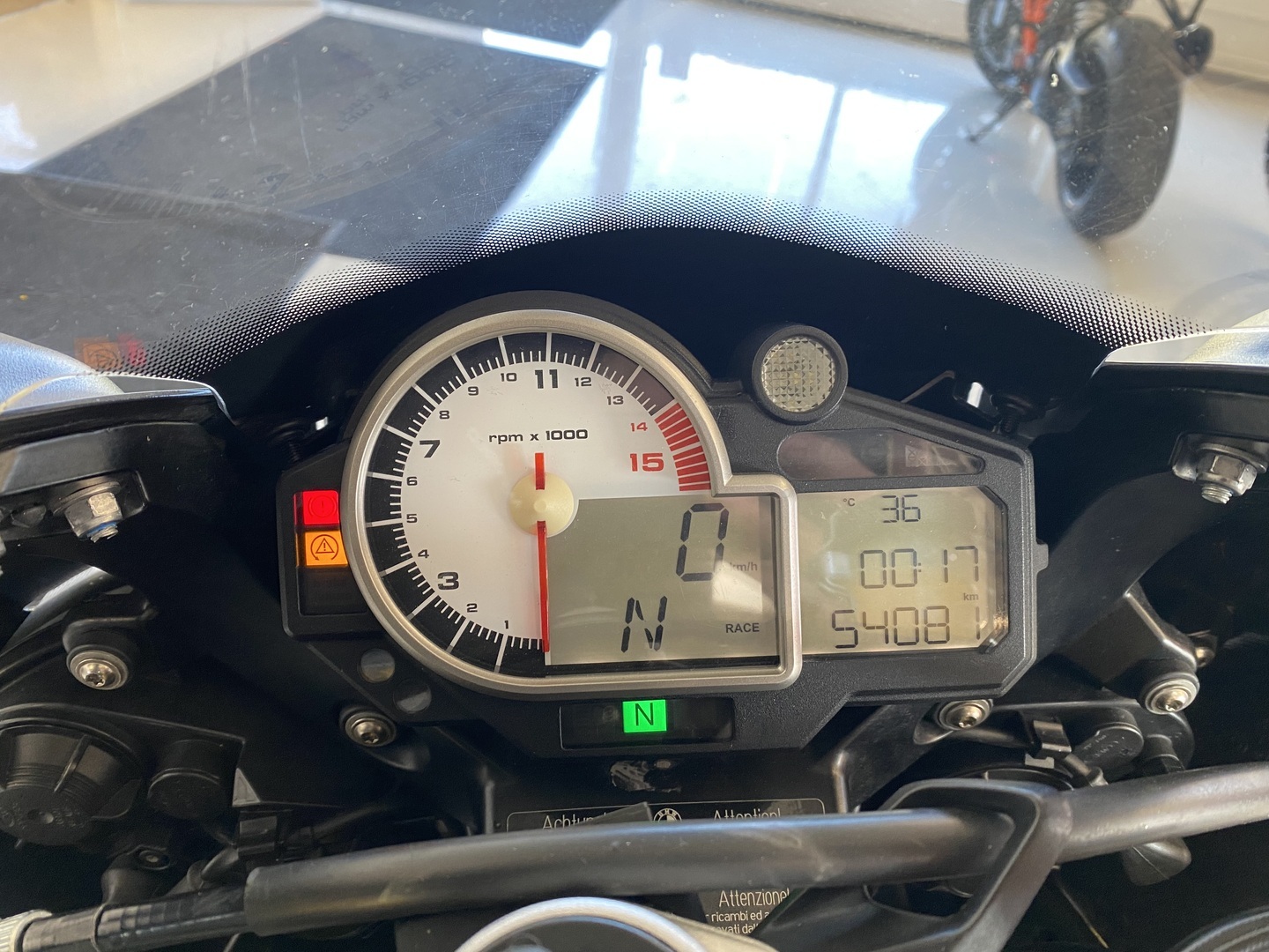BMW - S - 1000RR // Juuri saapunut! / Suomi-pyörä / Huoltokirja / Ajomodet / Shifter / Kaatumatapit // - Moottoripyörä