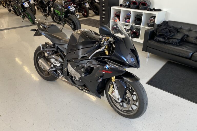 BMW - S - 1000RR // Juuri saapunut! / Suomi-pyörä / Huoltokirja / Ajomodet / Shifter / Kaatumatapit // - Moottoripyörä