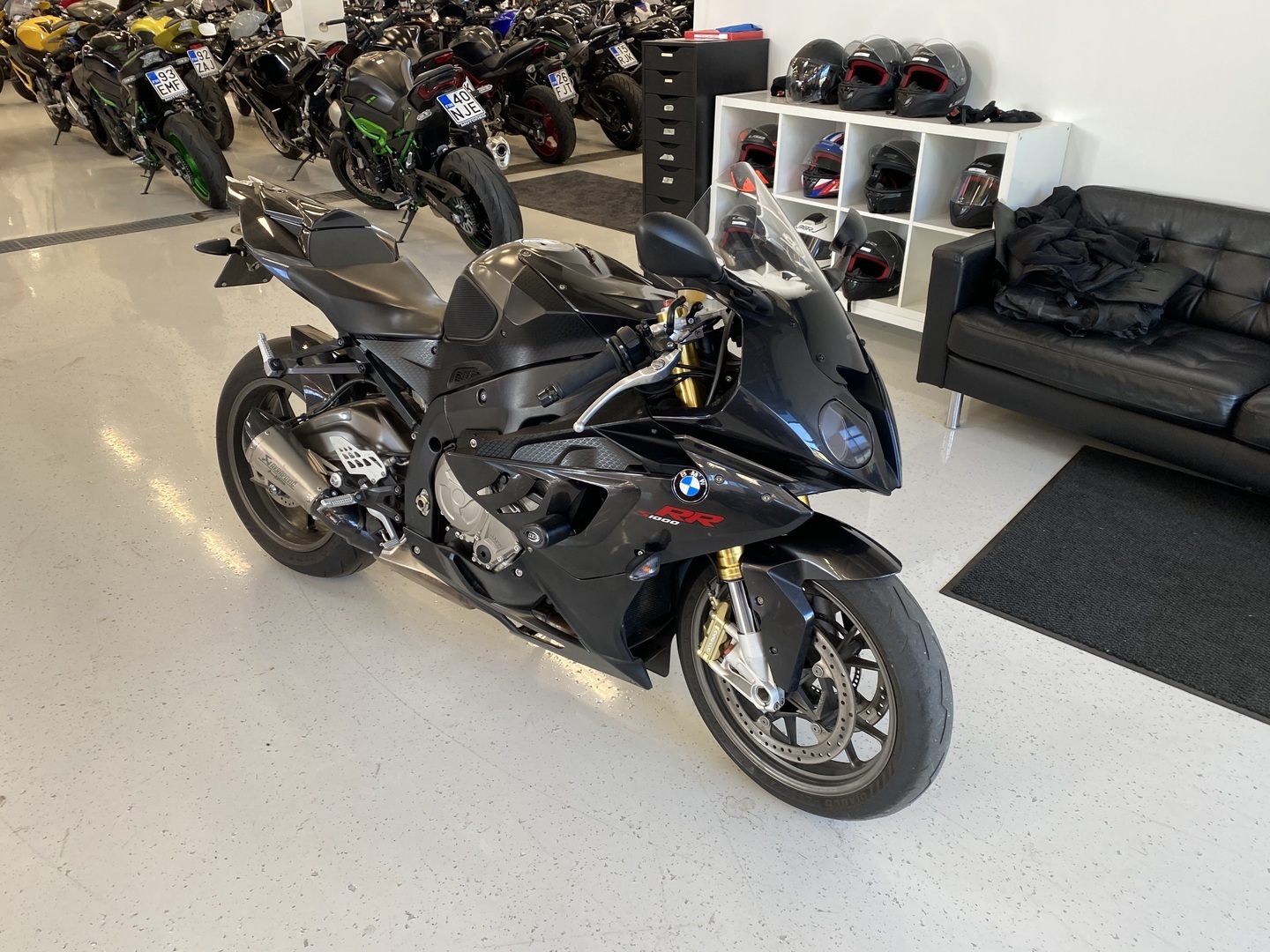 BMW - S - 1000RR // Juuri saapunut! / Suomi-pyörä / Huoltokirja / Ajomodet / Shifter / Kaatumatapit // - Moottoripyörä