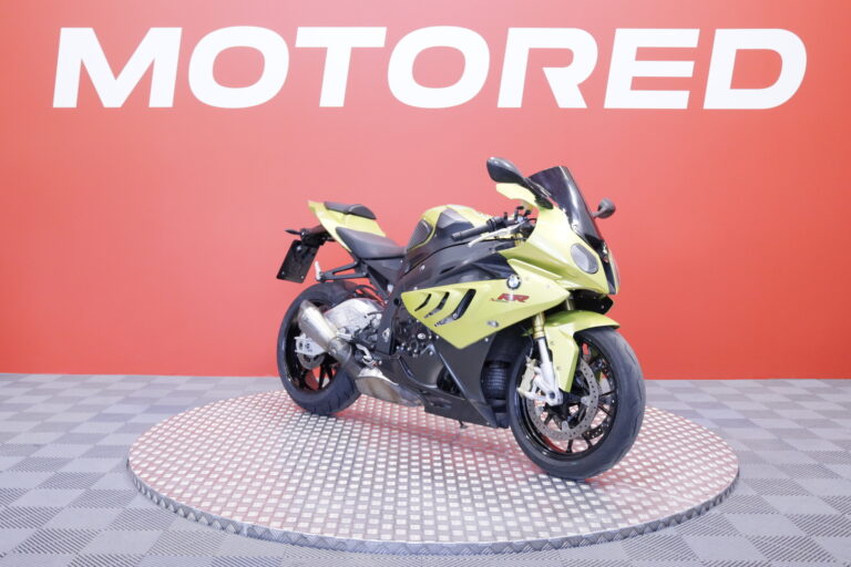 BMW - S - 1000RR // Suomi-pyörä / Akrapovic / Huoltokirja // - Moottoripyörä